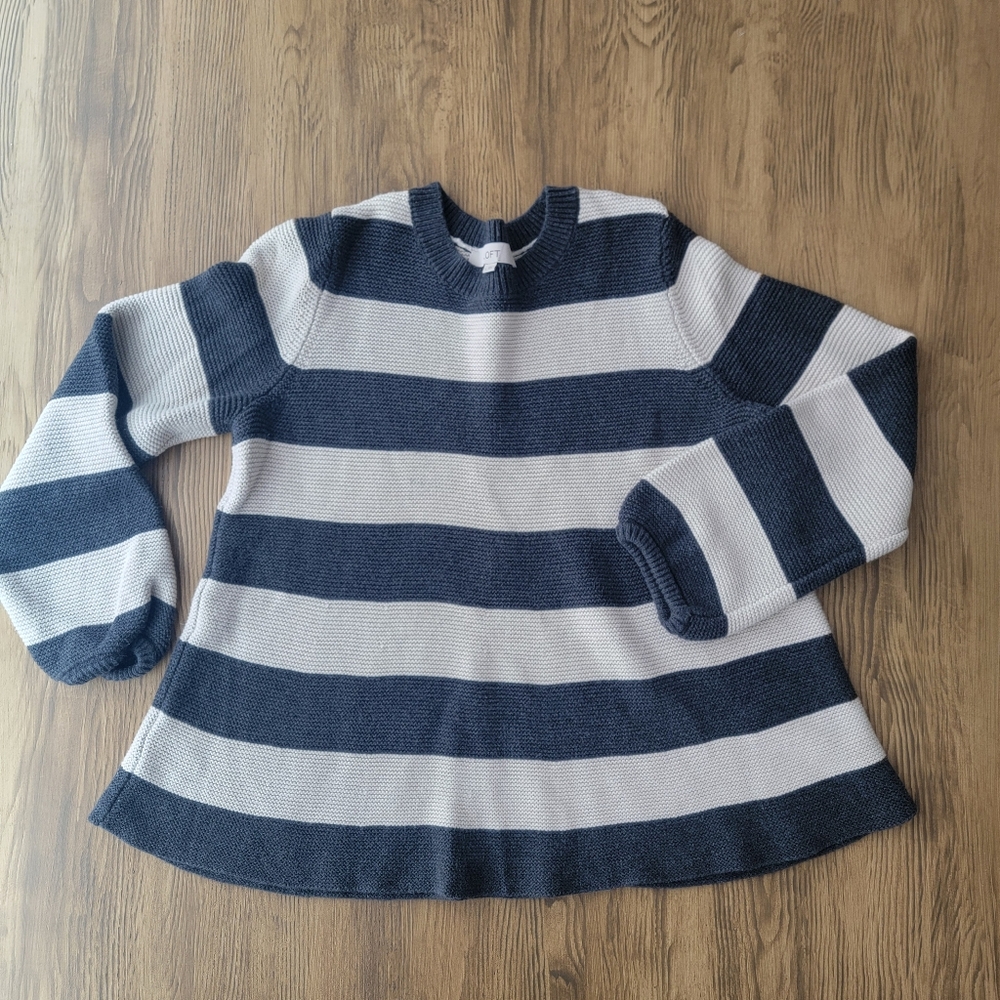 LOFT Fluted Bottom Sweater-size Large